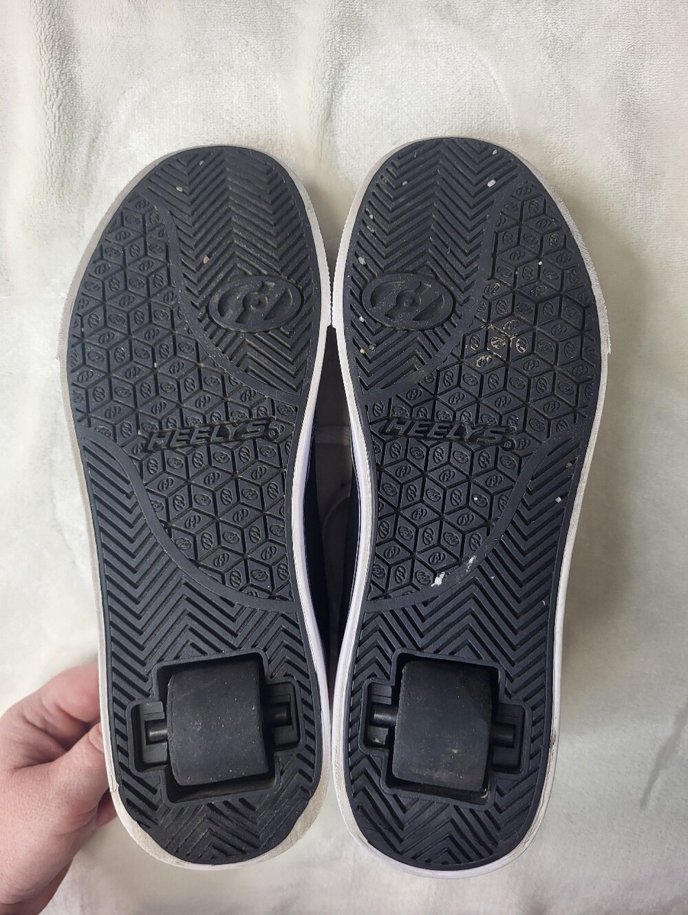 Heelys Men's Black Canvas Skate Shoes with White Laces - Picture 12 of 12